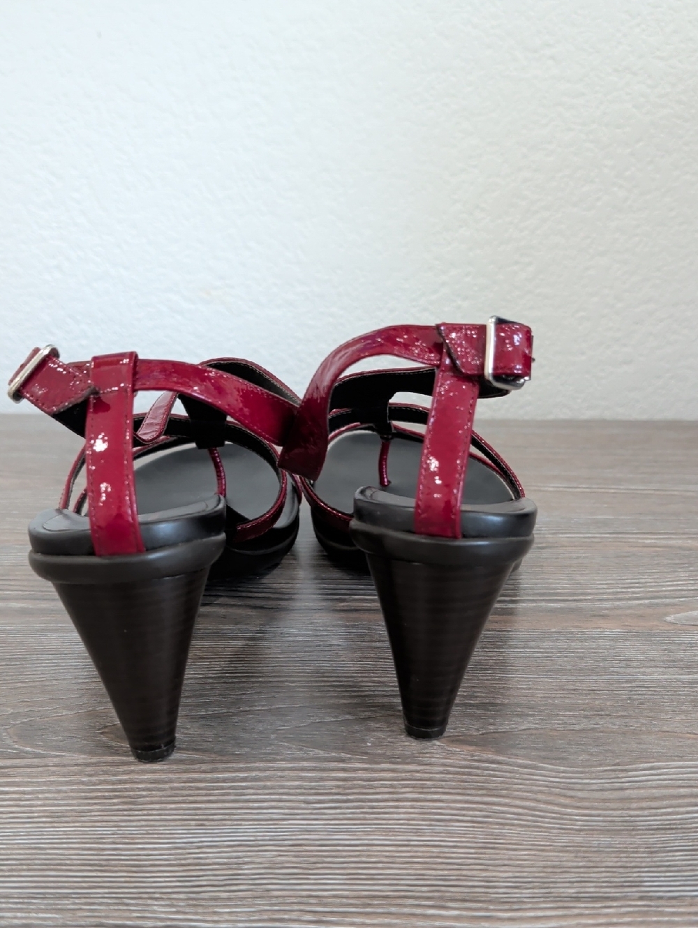 Like New Donald J. Pliner TEMIRA Oxblood Red Patent Leather Heeled Sandals 10 - Picture 4 of 14
